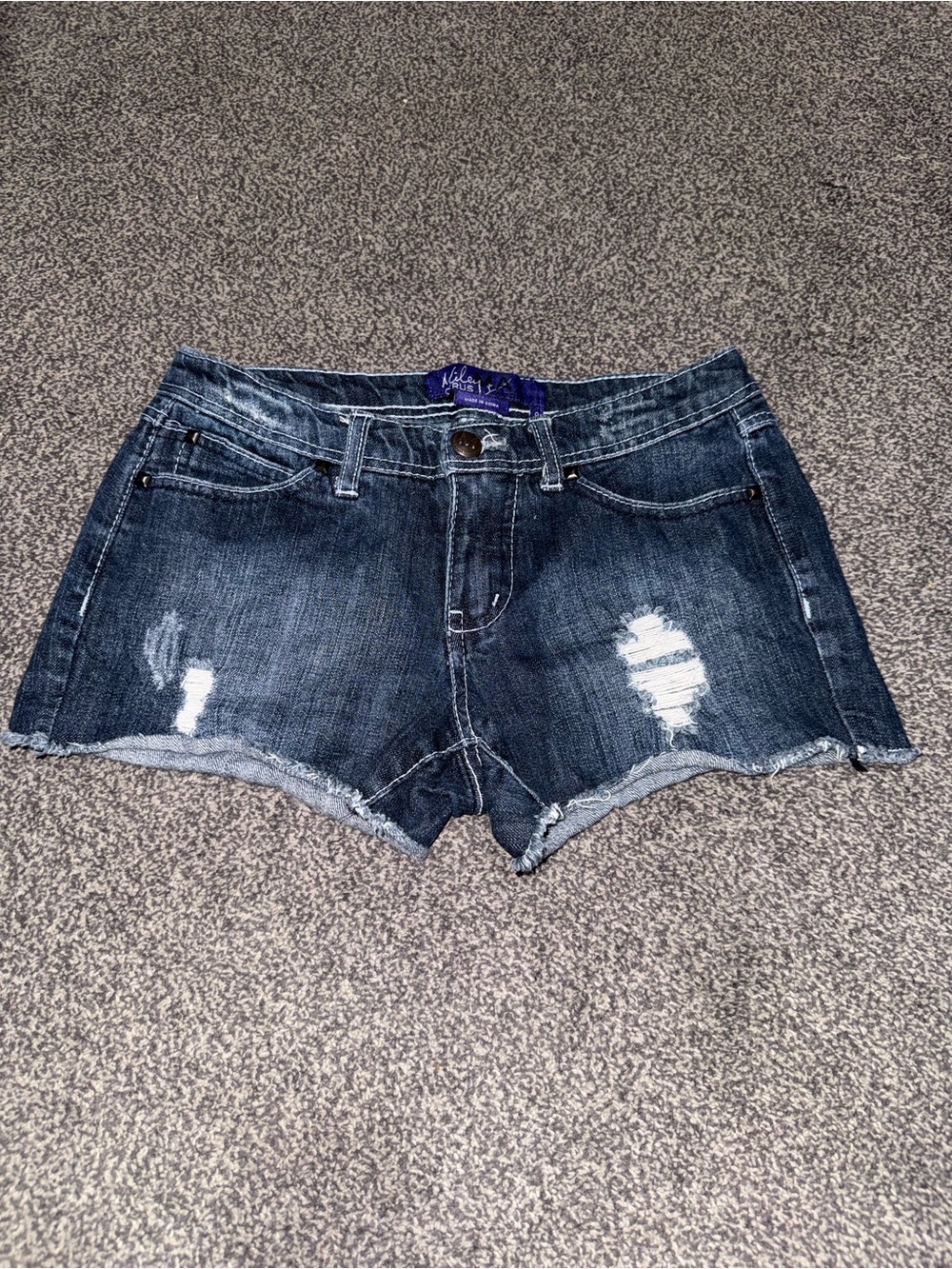 Y2K Miley Cyrus Max Azria Low Rise Distressed Denim Shorts Size 9 Dark Wash